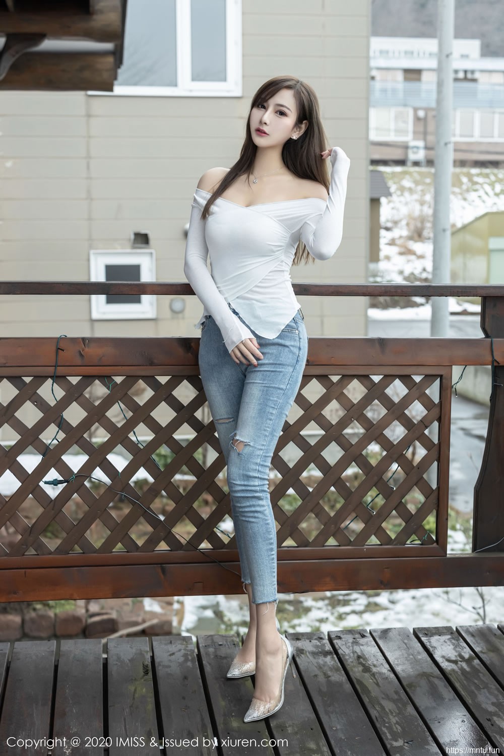[爱蜜社IMiss] Vol.452 Lavinia肉肉 《性感牛仔裤+美腿丝袜》