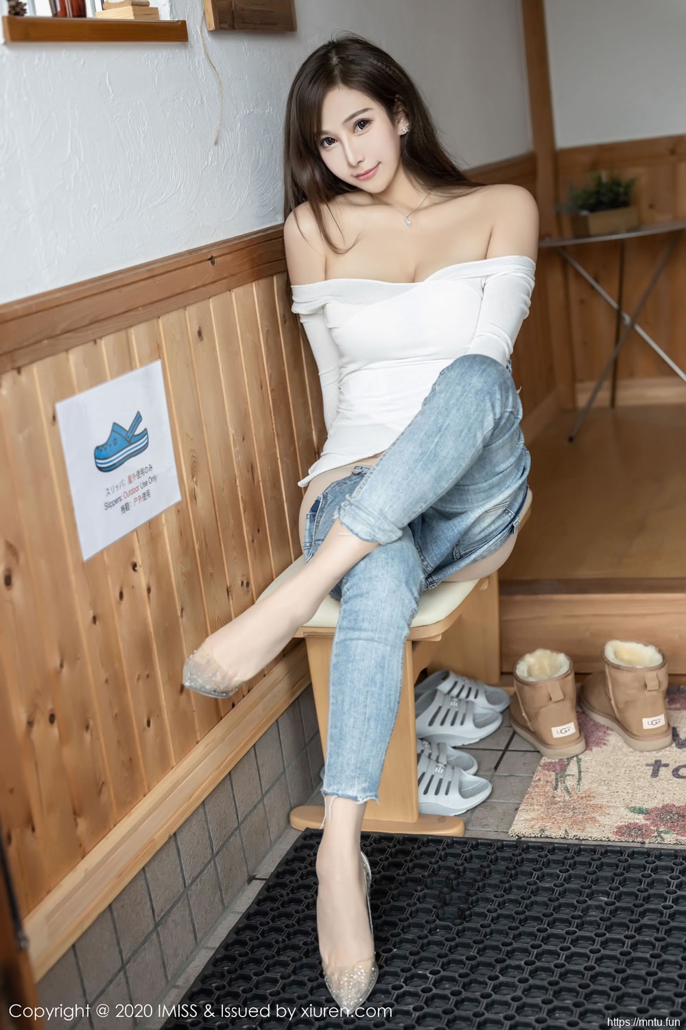 [爱蜜社IMiss] Vol.452 Lavinia肉肉 《性感牛仔裤+美腿丝袜》