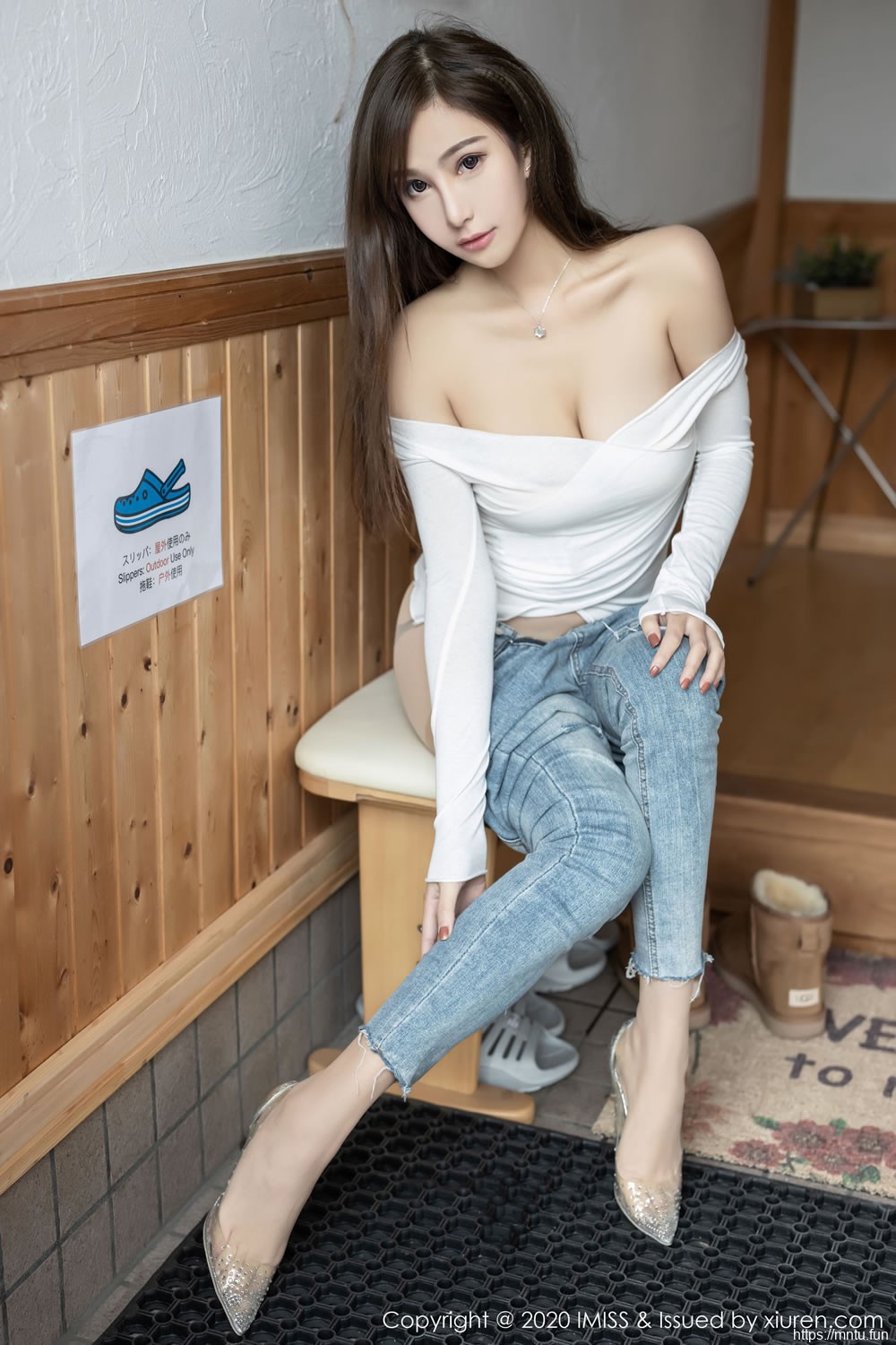 [爱蜜社IMiss] Vol.452 Lavinia肉肉 《性感牛仔裤+美腿丝袜》