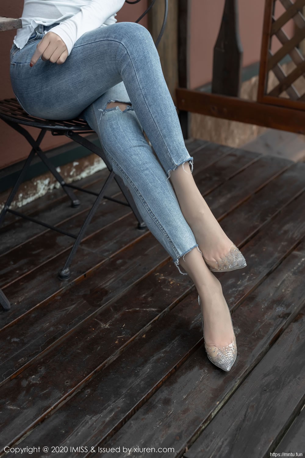 [爱蜜社IMiss] Vol.452 Lavinia肉肉 《性感牛仔裤+美腿丝袜》