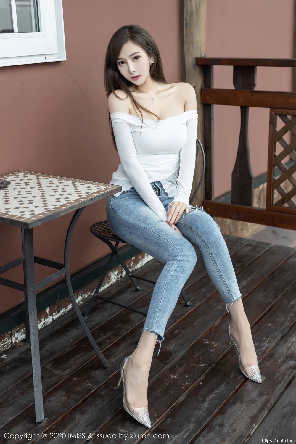 [爱蜜社IMiss] Vol.452 Lavinia肉肉 《性感牛仔裤+美腿丝袜》