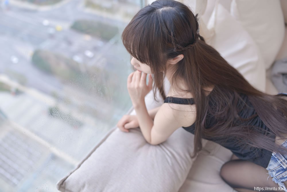 Coser雪琪SAMA 《牛仔黑丝大姐姐》