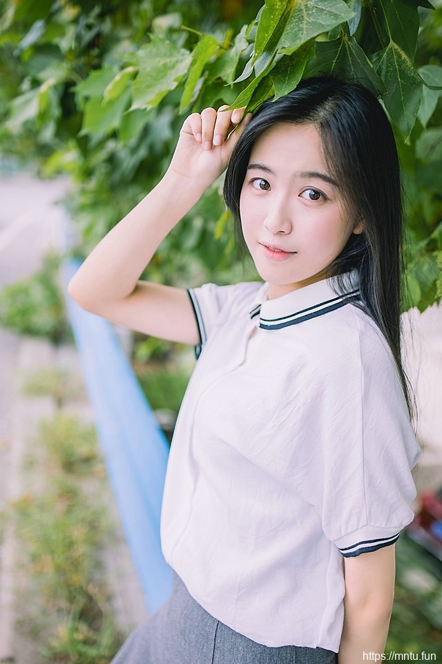 黑长直校服清新氧气美女大眼灵动