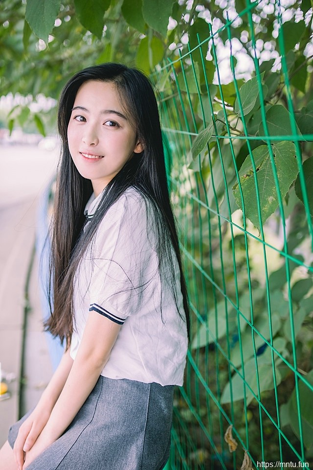 黑长直校服清新氧气美女大眼灵动