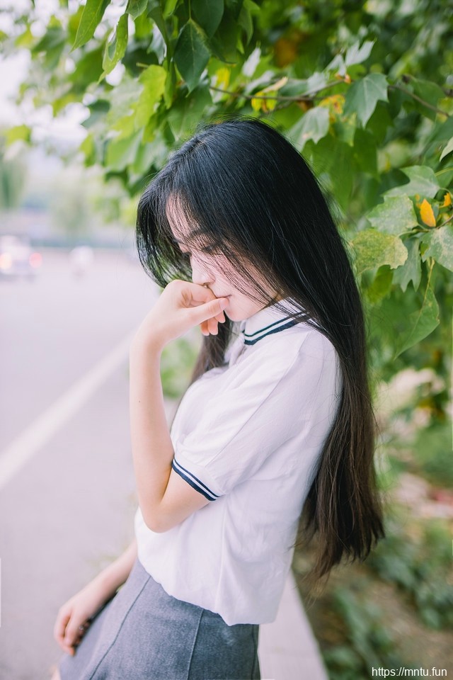 黑长直校服清新氧气美女大眼灵动