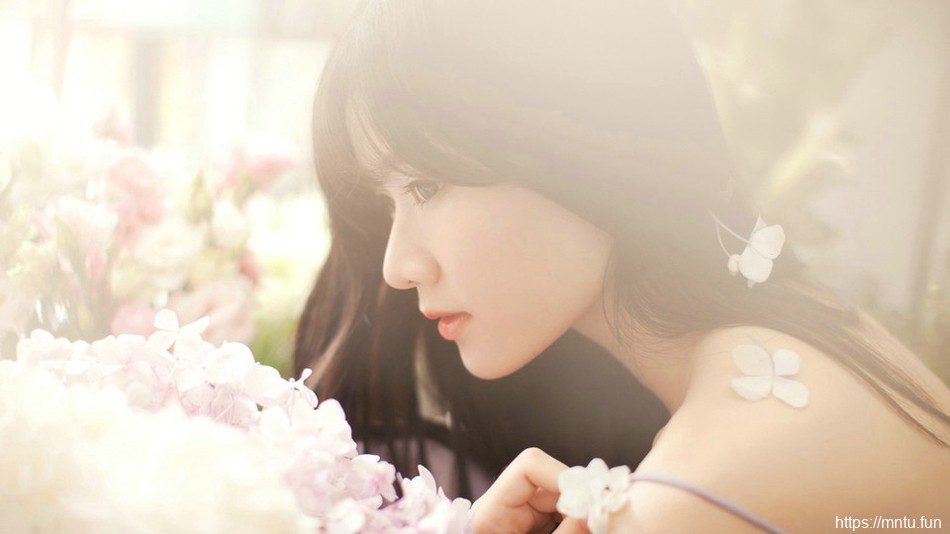 温柔动人的蜜月女孩紫色睡裙美艳倾城