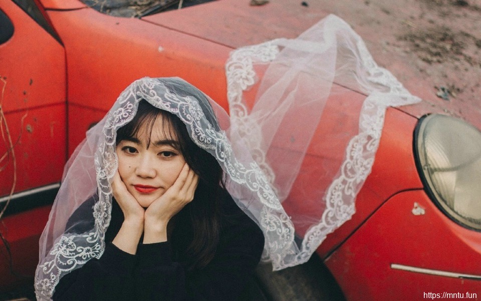 废墟内的头纱美女复古情怀寂寥写真