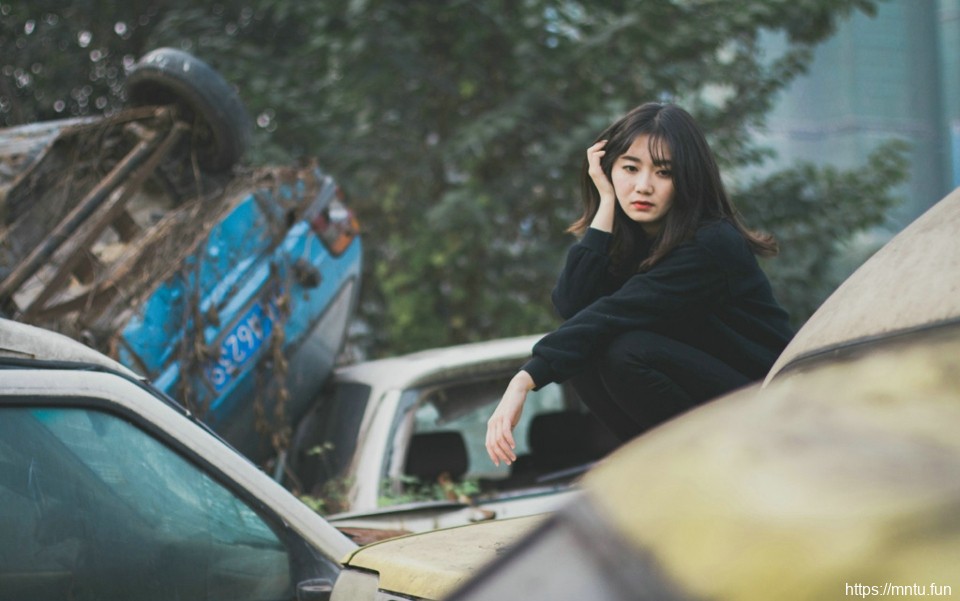 废墟内的头纱美女复古情怀寂寥写真