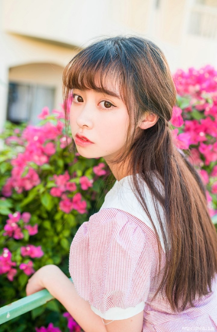 治愈系小萝莉粉嫩裙花园里的唯美清新写真