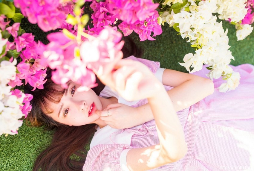 治愈系小萝莉粉嫩裙花园里的唯美清新写真