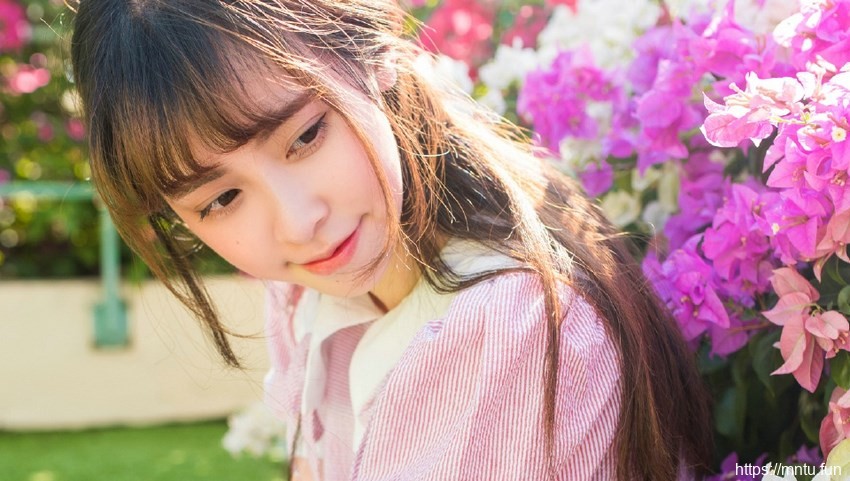 治愈系小萝莉粉嫩裙花园里的唯美清新写真