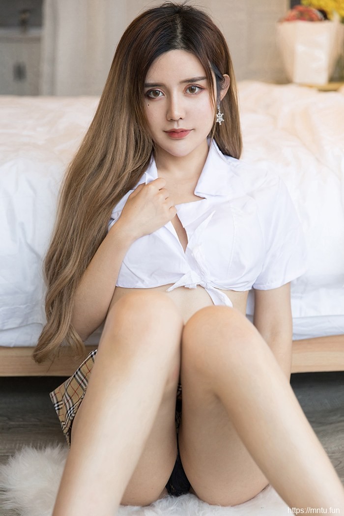 学生制服诱惑身材迷人