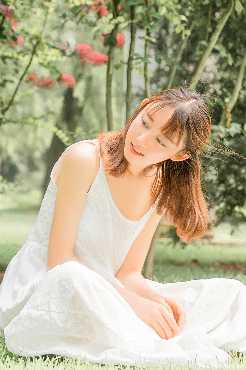 漂亮花一般的美少女笑脸迷人