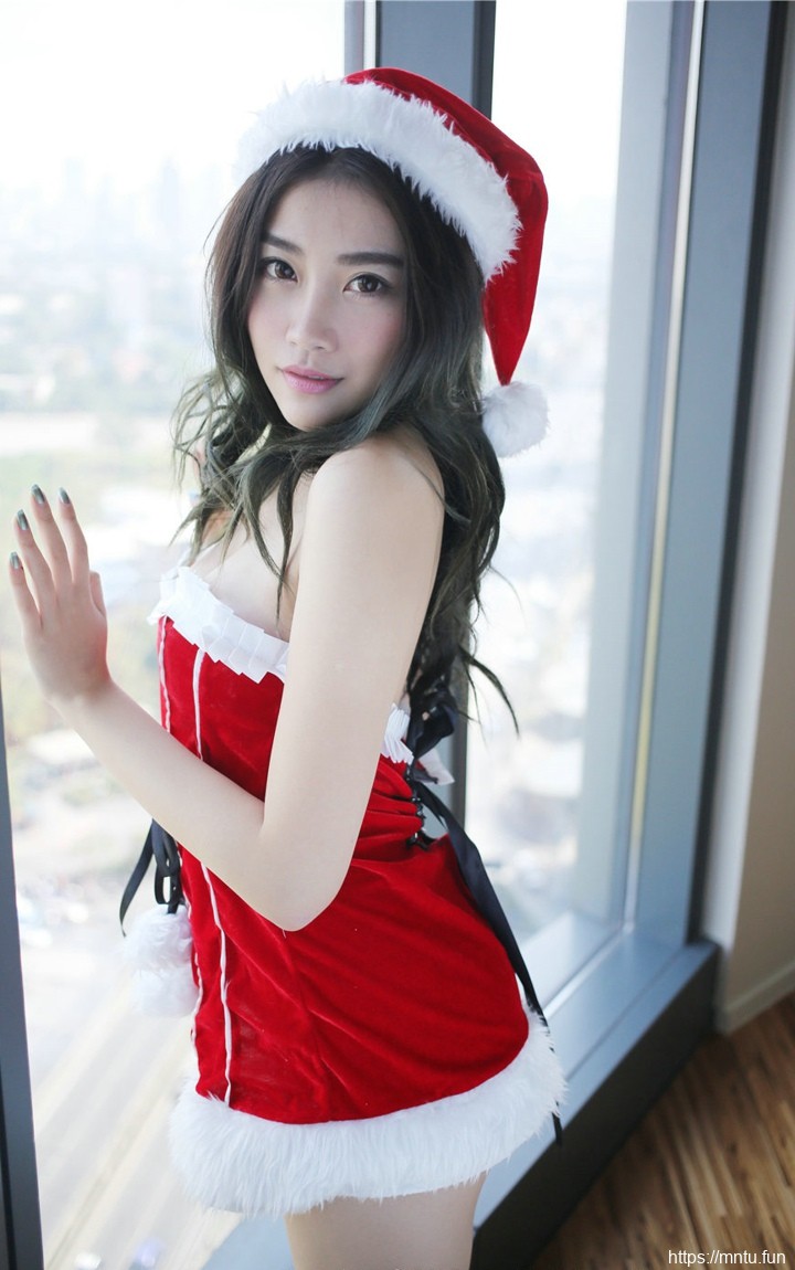 圣诞美女性感美胸翘臀诱惑写真图片集