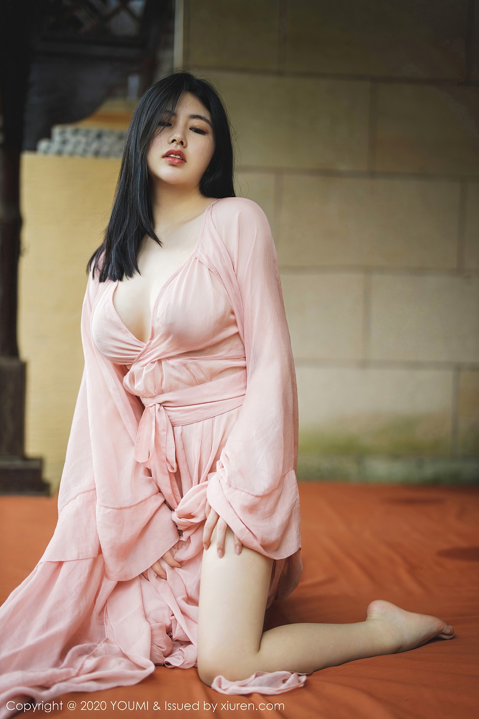 [YouMi尤蜜荟]Vol.523_女神娜露Selena西双版纳旅拍轻薄粉色长裙秀傲人豪乳诱惑写真89P