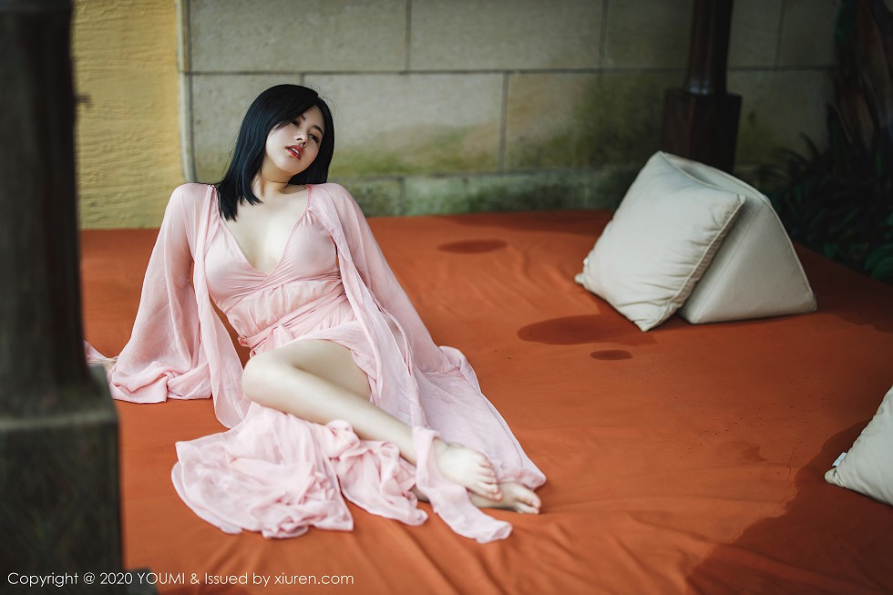 [YouMi尤蜜荟]Vol.523_女神娜露Selena西双版纳旅拍轻薄粉色长裙秀傲人豪乳诱惑写真89P