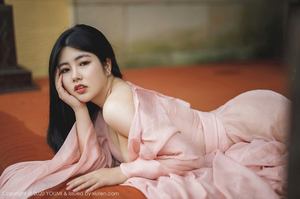 [YouMi尤蜜荟]Vol.523_女神娜露Selena西双版纳旅拍轻薄粉色长裙秀傲人豪乳诱惑写真89P