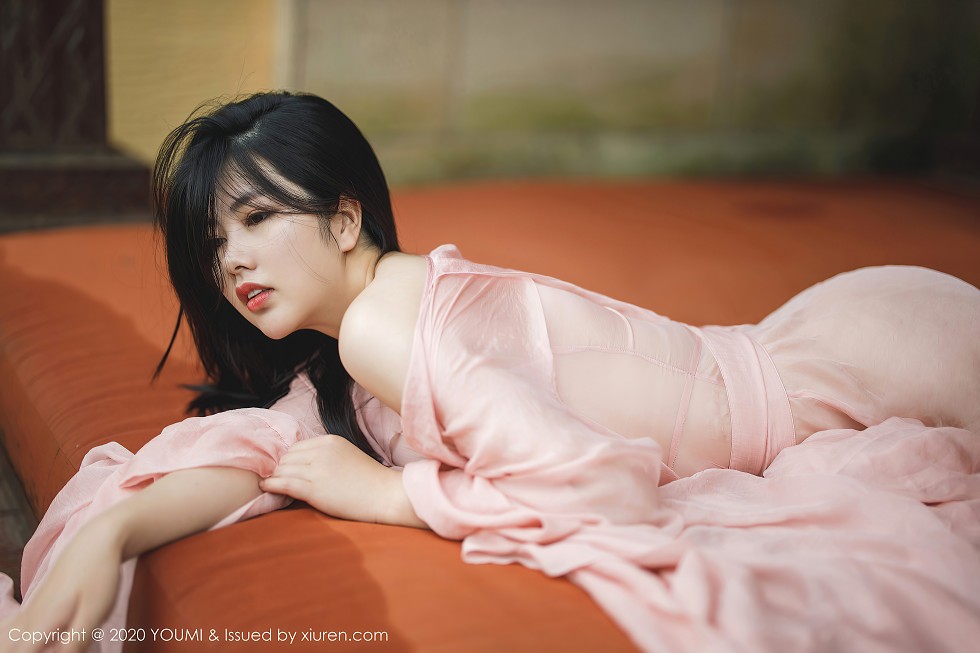 [YouMi尤蜜荟]Vol.523_女神娜露Selena西双版纳旅拍轻薄粉色长裙秀傲人豪乳诱惑写真89P
