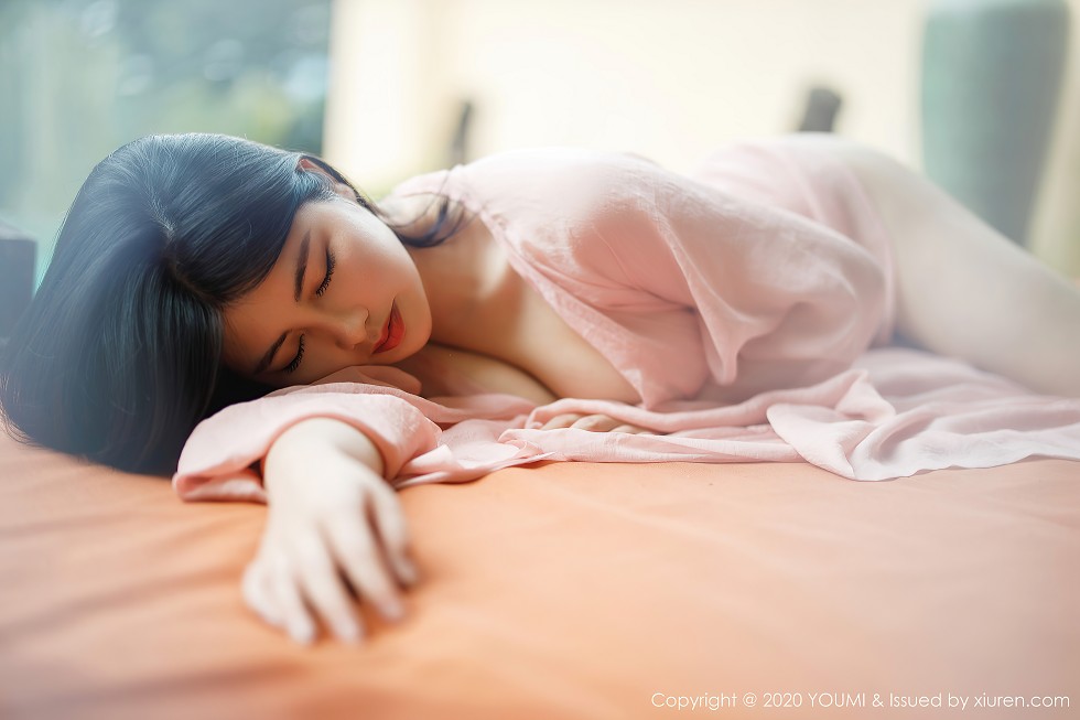 [YouMi尤蜜荟]Vol.523_女神娜露Selena西双版纳旅拍轻薄粉色长裙秀傲人豪乳诱惑写真89P