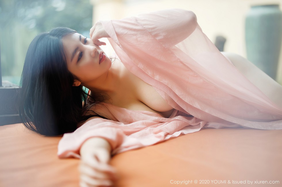 [YouMi尤蜜荟]Vol.523_女神娜露Selena西双版纳旅拍轻薄粉色长裙秀傲人豪乳诱惑写真89P