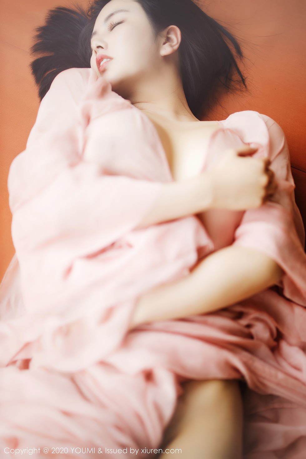 [YouMi尤蜜荟]Vol.523_女神娜露Selena西双版纳旅拍轻薄粉色长裙秀傲人豪乳诱惑写真89P