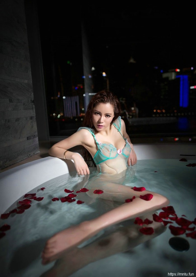 极品情趣内衣性感湿身诱惑私房写真照