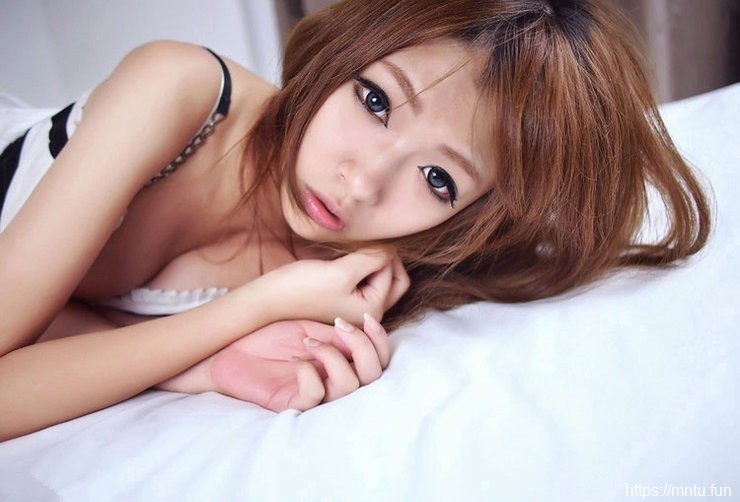 楚楚动人清纯女生性感自拍