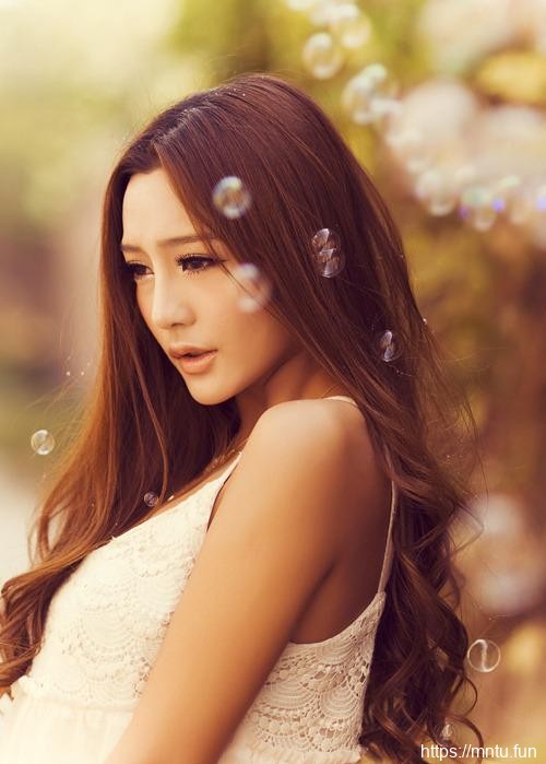 清纯忧郁女生浪漫艺术写真欣赏