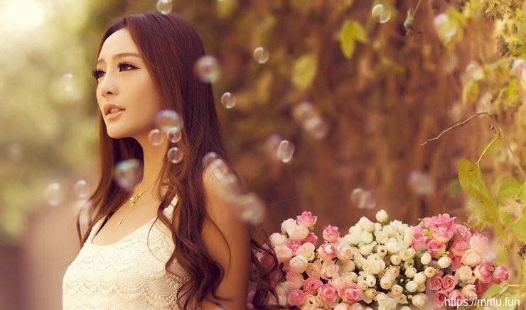 清纯忧郁女生浪漫艺术写真欣赏