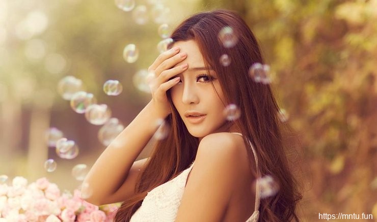 清纯忧郁女生浪漫艺术写真欣赏