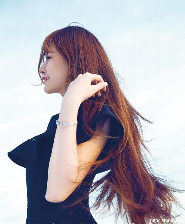 90后性感美女妹子快乐游艇之旅照片