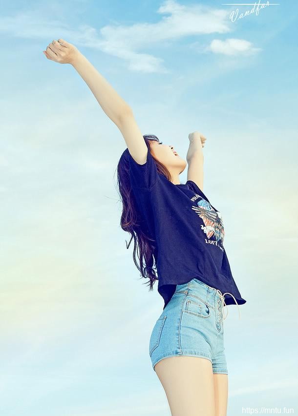 90后性感美女妹子快乐游艇之旅照片