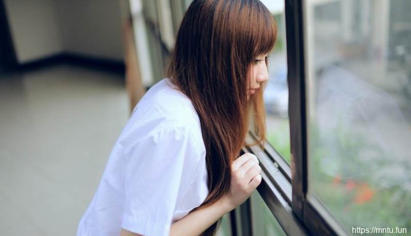 00后清纯少女校服妹迷人艺术照