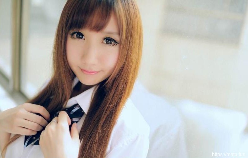 00后清纯少女校服妹迷人艺术照