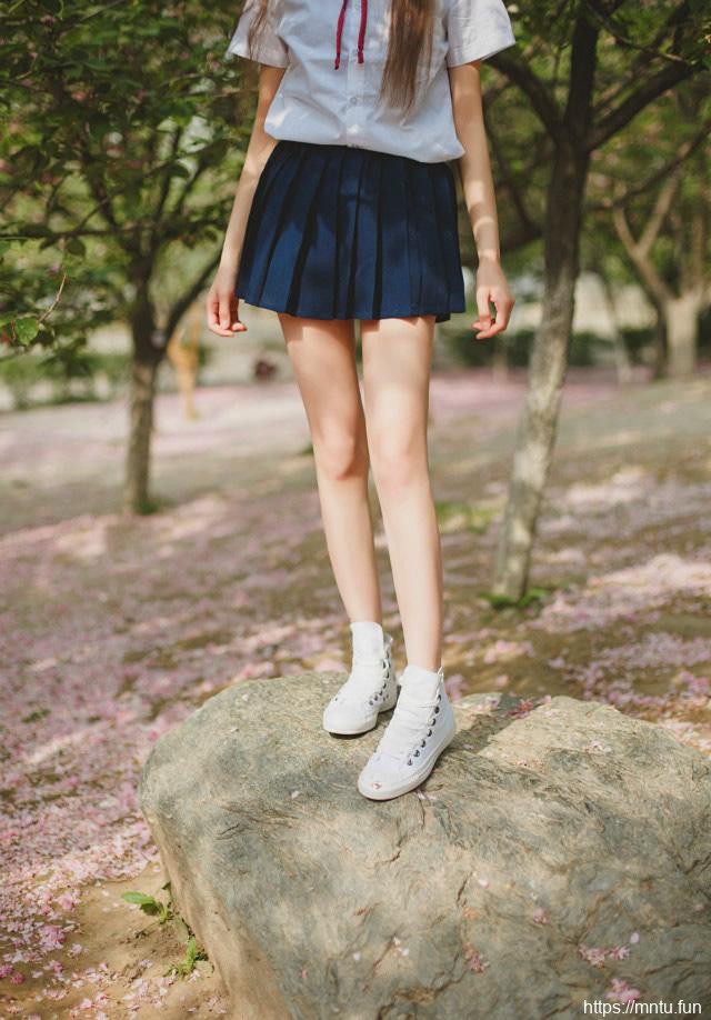 气质美女校服妹超清纯个人写真集