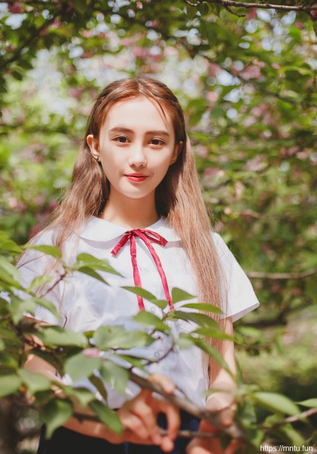 气质美女校服妹超清纯个人写真集