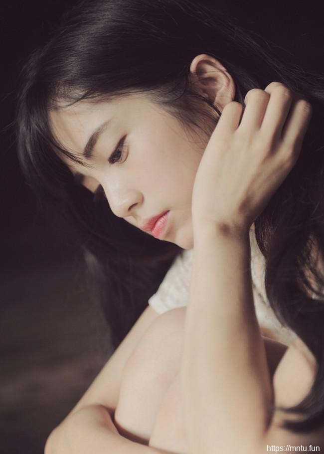 五官精致氧气美女清纯养眼图片