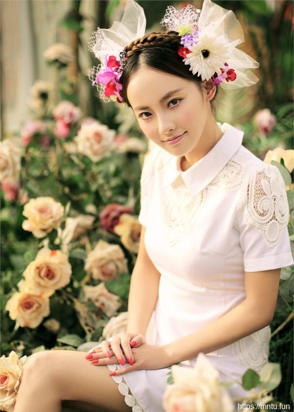 五官精致氧气美女清纯养眼图片