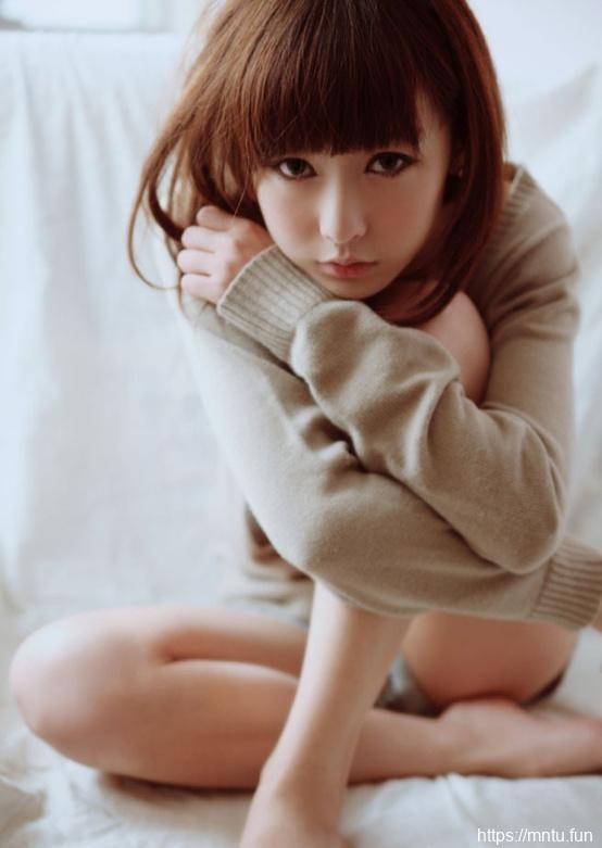 五官精致氧气美女清纯养眼图片