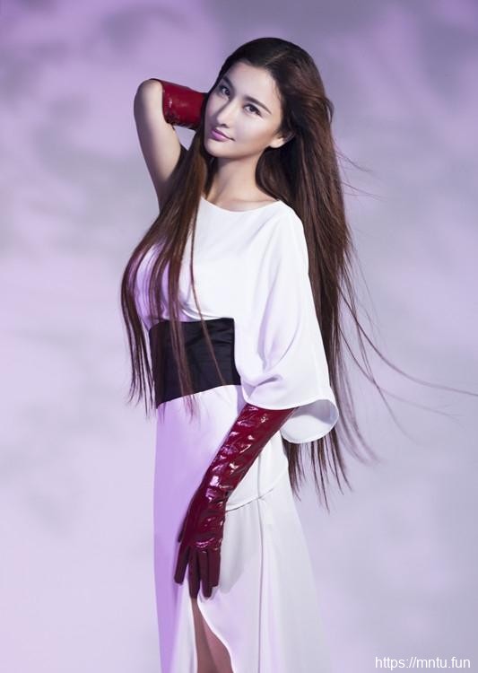 五官精致氧气美女清纯养眼图片