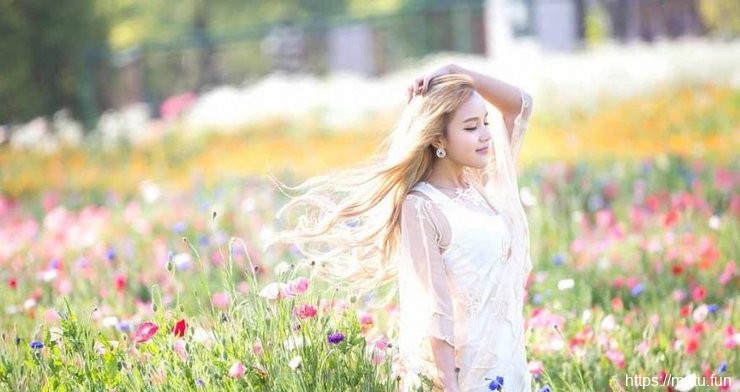 清纯笑容甜美模特艺术写真