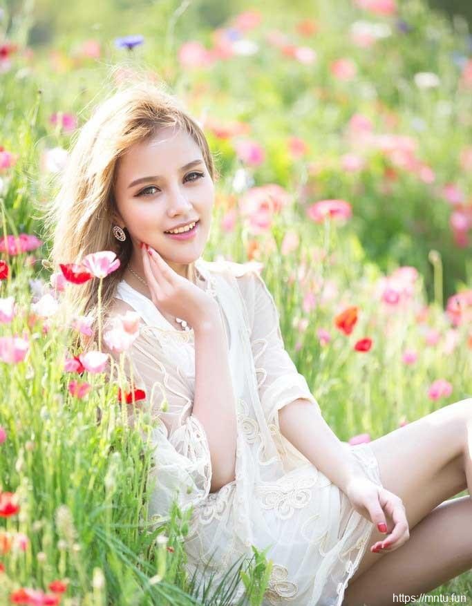 清纯笑容甜美模特艺术写真