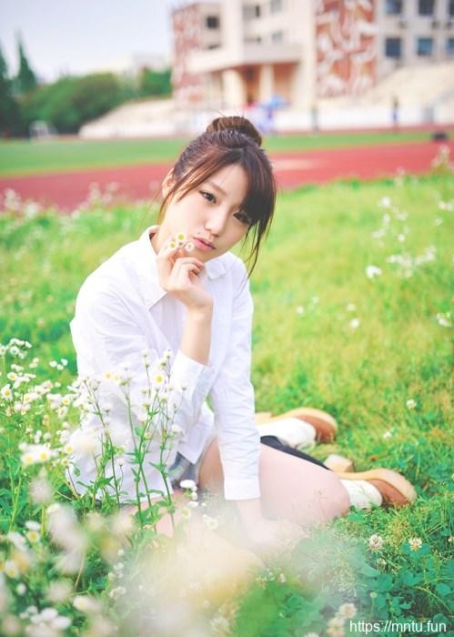 丸子头邻家清纯少女小清新外拍