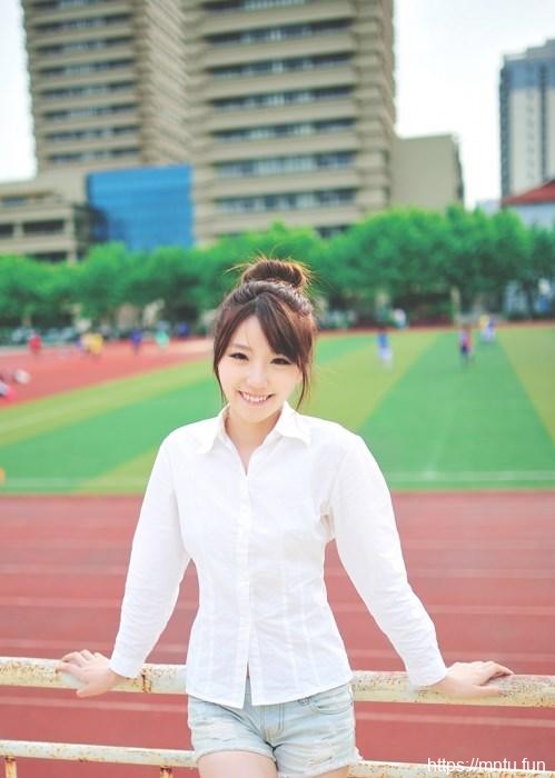 丸子头邻家清纯少女小清新外拍