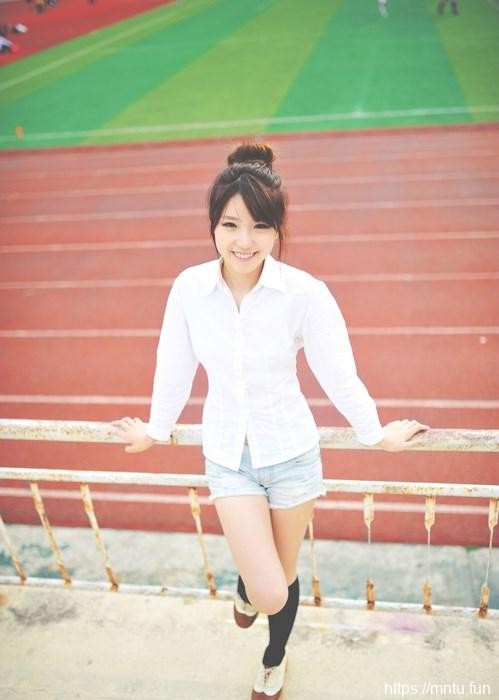 丸子头邻家清纯少女小清新外拍