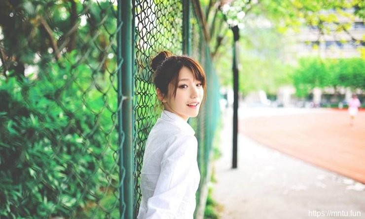 丸子头邻家清纯少女小清新外拍