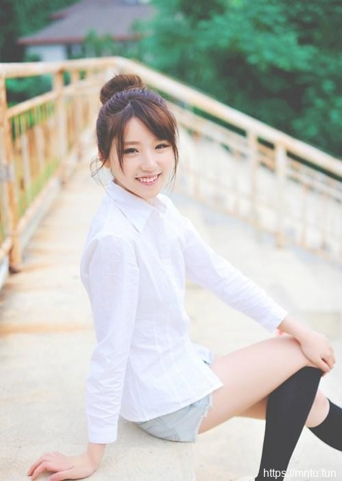 丸子头邻家清纯少女小清新外拍