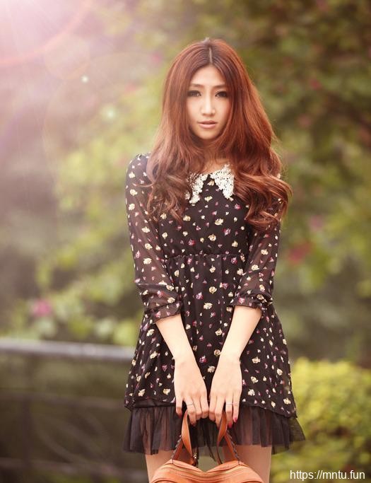 时尚街拍清纯女生靓丽身姿图片