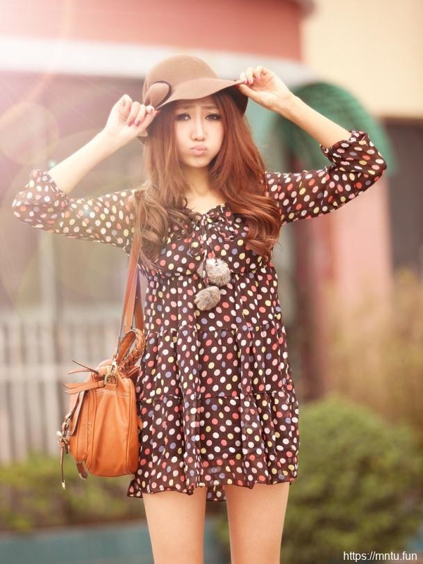 时尚街拍清纯女生靓丽身姿图片