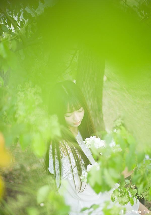 长发素颜清纯少女个人写真照